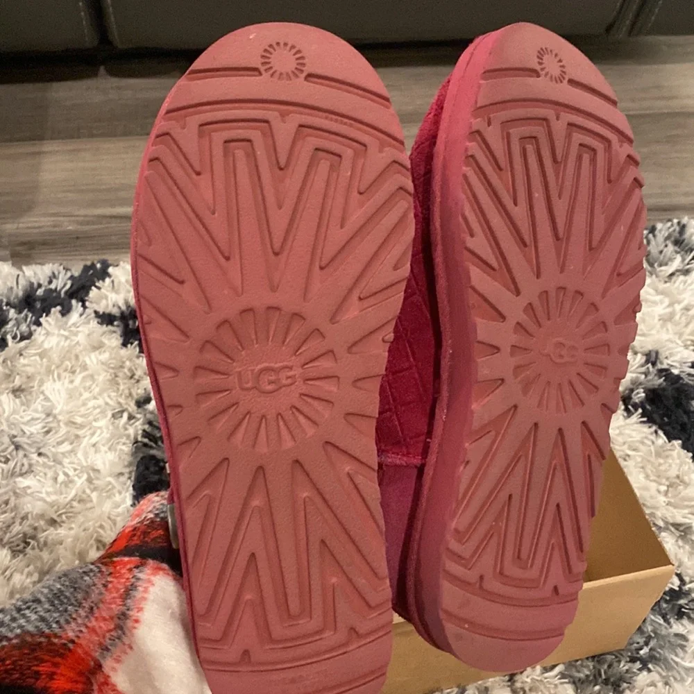 UGG Women's Red Quilted Boots Size 8 - Picture 3 of 4